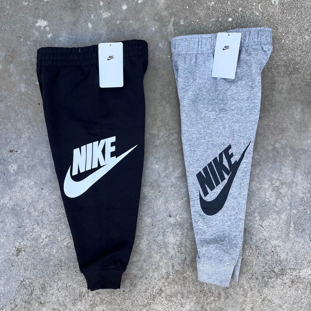 Nike Sweatpants Size XS Nike Joggers Size 4 Gray Black 86D948-042 86L098–02